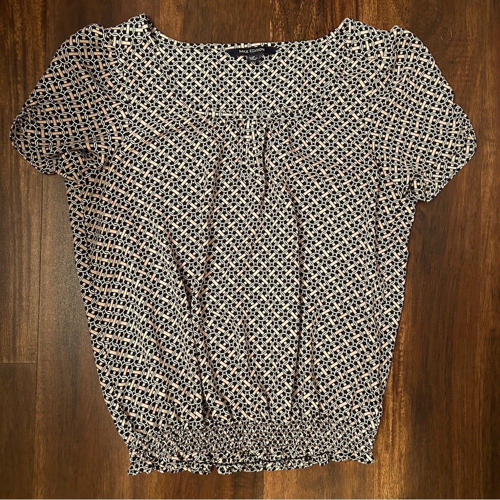 Max Edition // key hole black & tan top